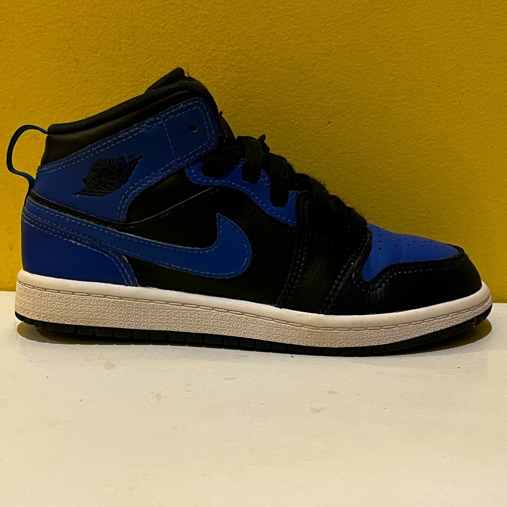 Blk/Blue Retro Jordan 1 Brand New! Only worn a 3-4 times than out grew them NWOT